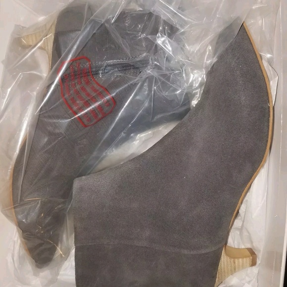 Anthropologie Taylor Kitten-Heeled Booties - Picture 6 of 7